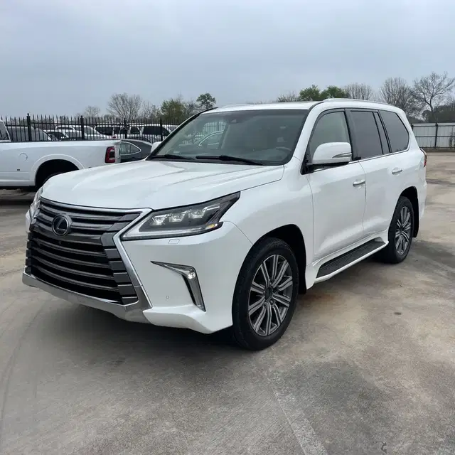 2017 Lexus LX 570 Base