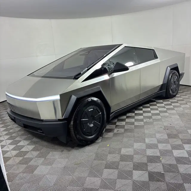2025 Tesla Cybertruck Base