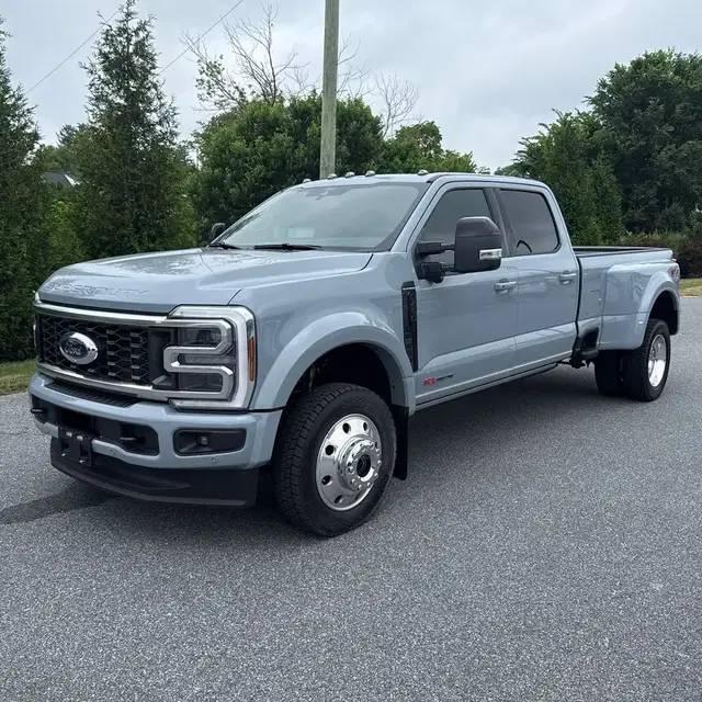 2025 Ford F-450 Super Duty Platinum