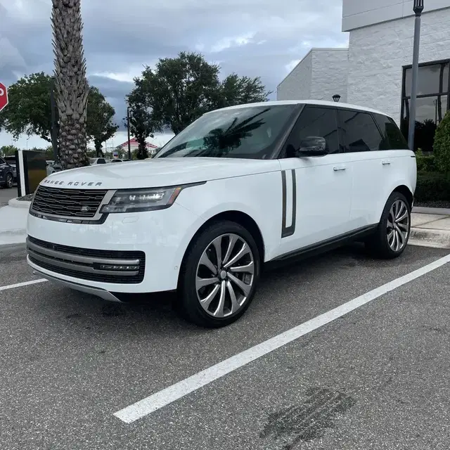 2025 Land Rover Range Rover Autobiography P530