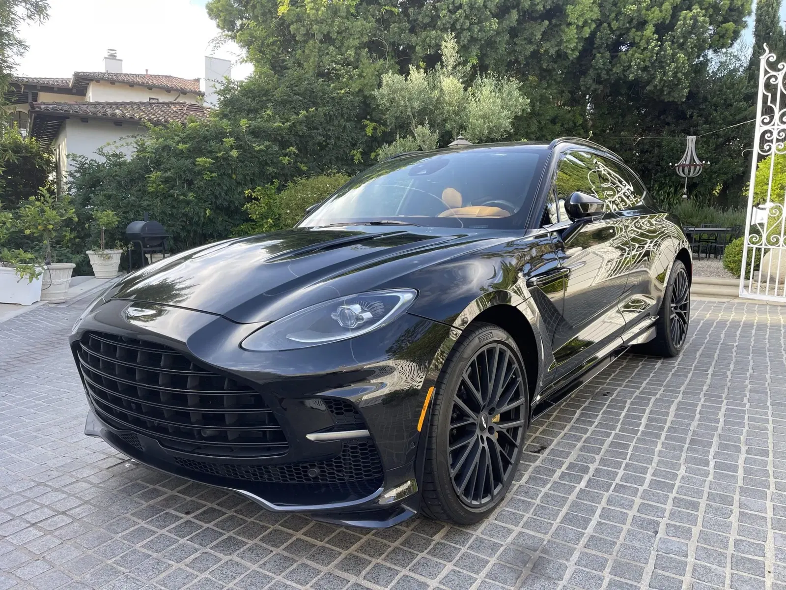 2023 Aston Martin DBX707