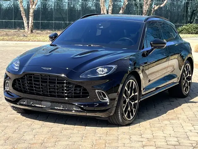 2021 Aston Martin DBX