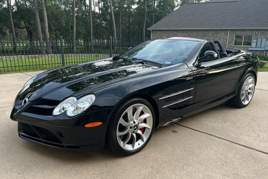 9k-Mile 2008 Mercedes-Benz SLR McLaren Roadster